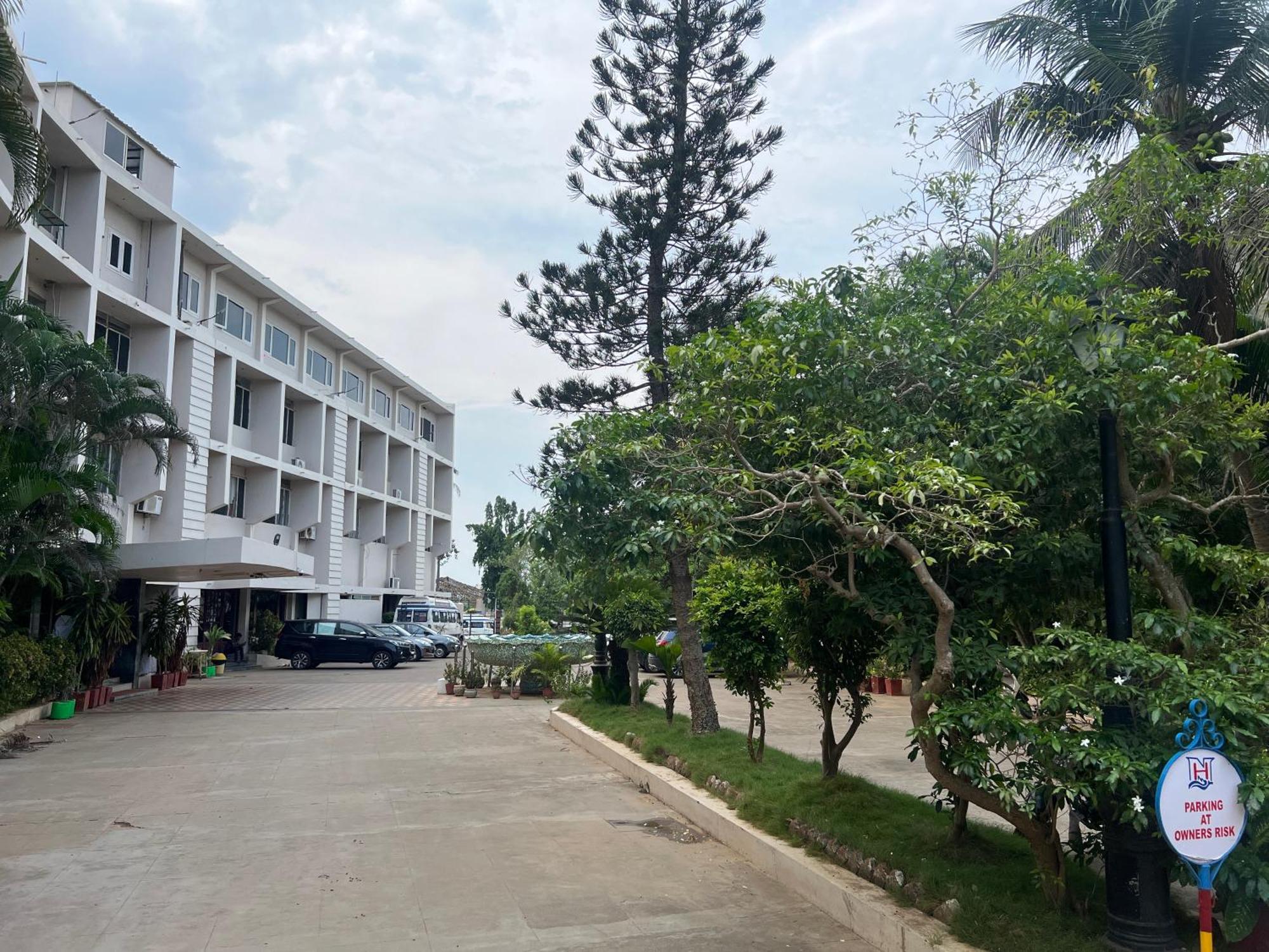 Varada Nagavali Hotel Srikakulam Eksteriør billede