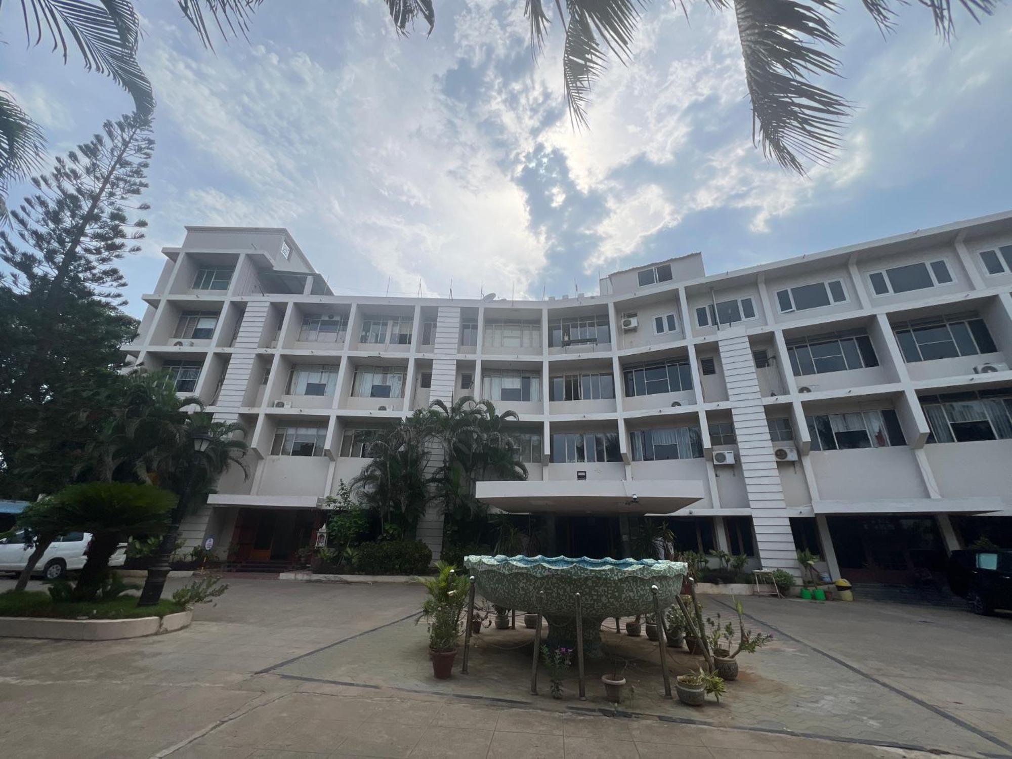 Varada Nagavali Hotel Srikakulam Eksteriør billede
