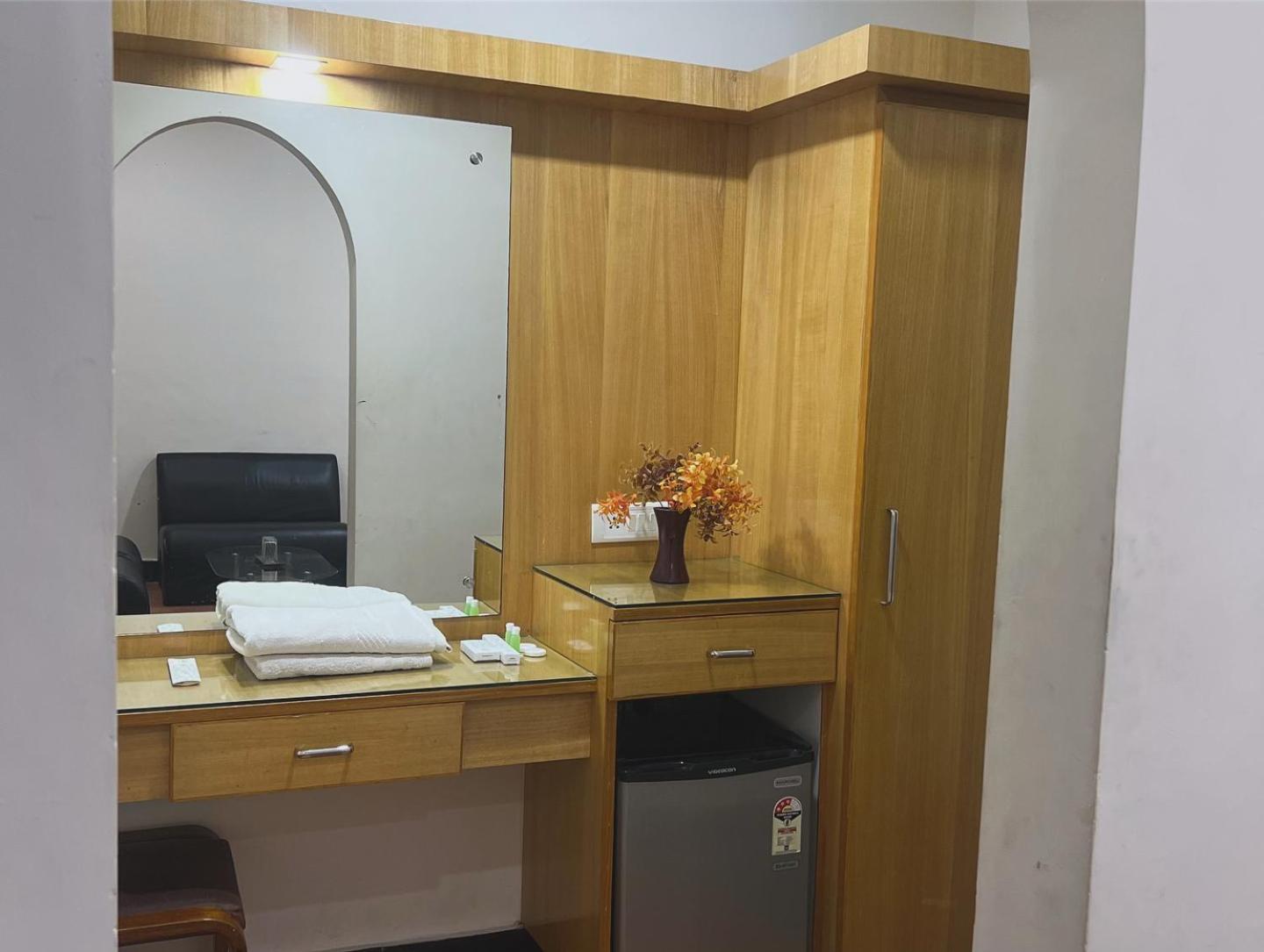 Varada Nagavali Hotel Srikakulam Eksteriør billede