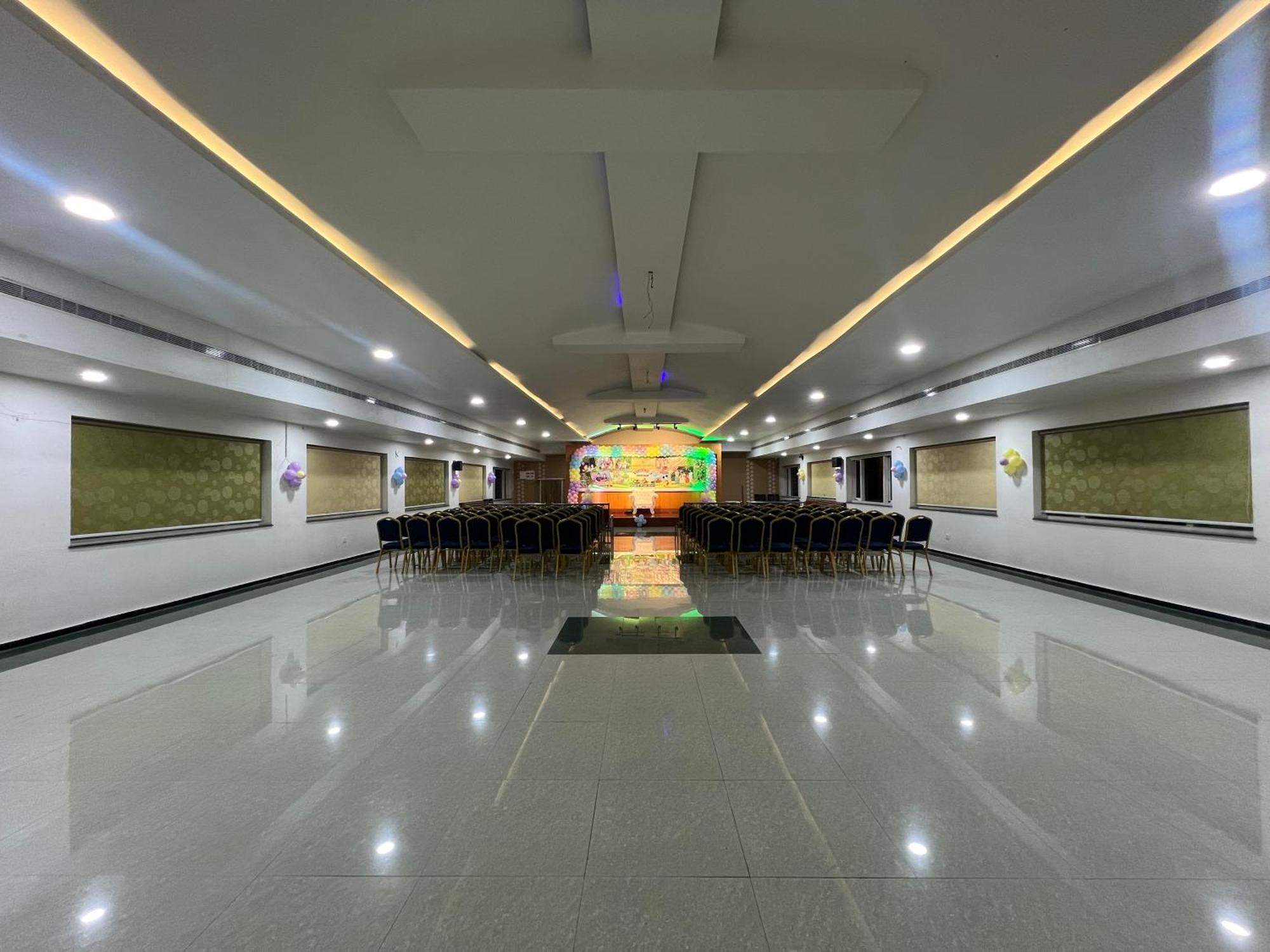 Varada Nagavali Hotel Srikakulam Eksteriør billede